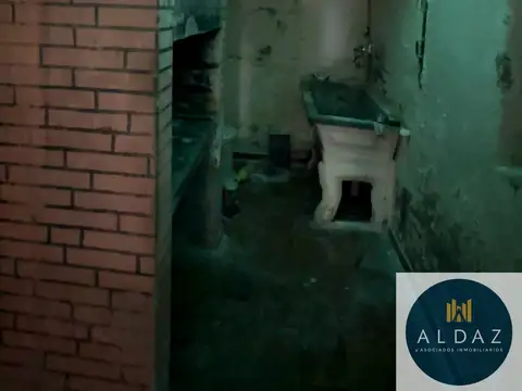 VENTA| A RECICLAR casa de 2 dormitorios. Brown y  Patagones