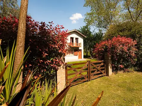 Casa en venta en Barrio El Rodeo, APTO CREDITO.