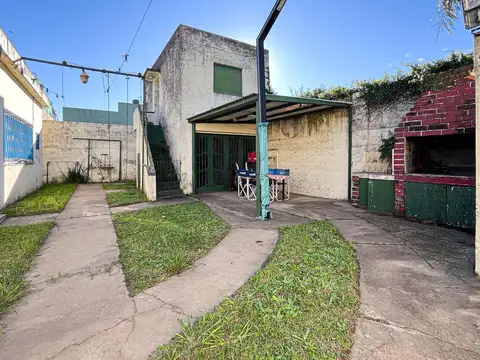 Casa 8 ambientes con 1 baño