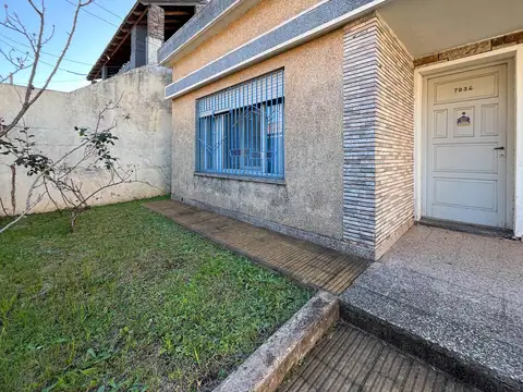 Casa en Venta con 3 cocheras