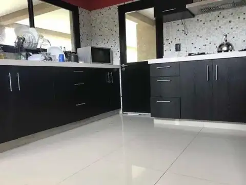 Casa 4 ambientes con 4 baños