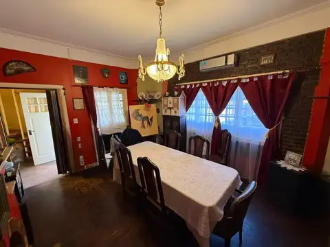 Casa 4 ambientes con 2 baños