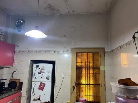 CASA DE 4 AMB EN VENTA EN TEMPERLEY CON 2 LOCALES
