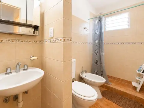 Casa de 4 dormitorios en venta, La Plata, quincho