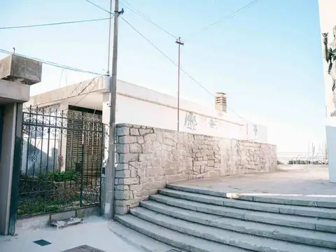 Casa 5 ambientes con 1 baño