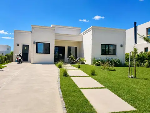 Casa en venta en una planta en B. El Naudir, Escobar.