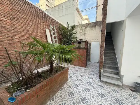 Casa en Alquiler con 4 cocheras