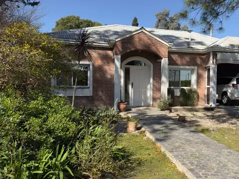 Casa en venta-Fincas de Maschwitz-Apto Crédito-4 amb-Pileta.