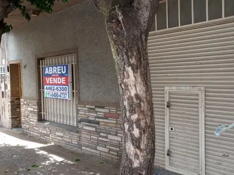 CASA V. CELINA SOBRE TERRENO DE 8,67 X 34.35 "Excelente Ubicacion sobre UGARTE"