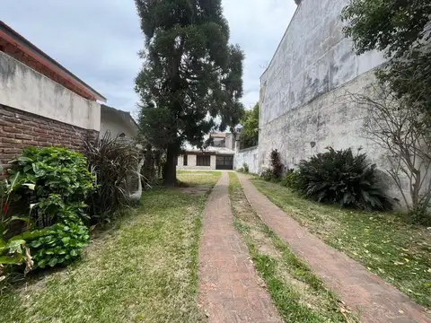 CASA EN VENTA/PERMUTA - LA FLORIDA - A RECICLAR 