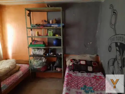 Casa en venta - 2 Dormitorios 1 Baño - 200Mts2 - Manuel B. Gonnet