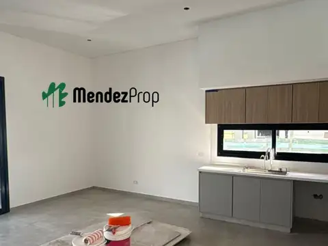 Casa en Venta con 3 cocheras