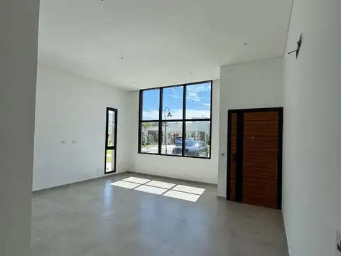 Casa 4 ambientes con 4 baños