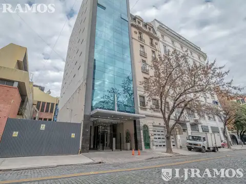 Oficina en Alquiler con 14 cocheras