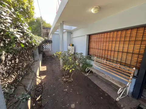 Casa 10 ambientes con 2 baños