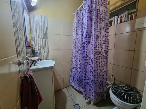 VENTA/PERMUTA - Casa de 2 dormitorios al frente - Luis Agote, Rosario