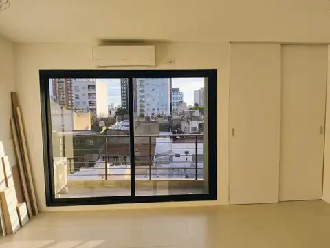 Dean Funes 1000, Piso 4