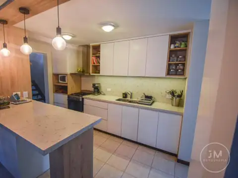 Casa 6 ambientes con 4 baños