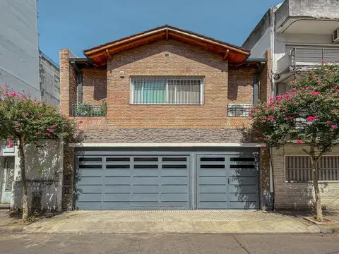 VENTA/ PERMUTA - Casa 2 Dormitorios,  Comodín, Quincho y Cochera - Centro, Rosario