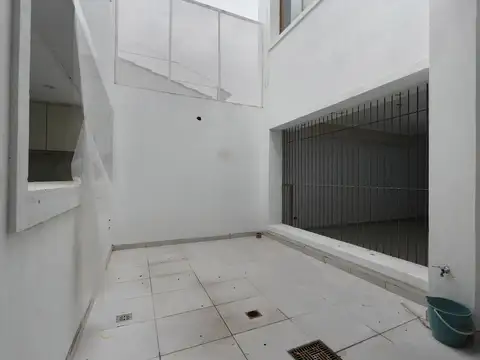 Casa 8 ambientes con 5 baños
