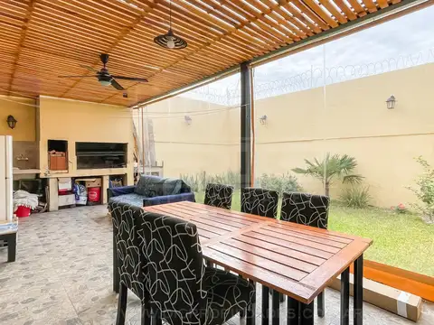 Casa 3 ambientes con 4 baños