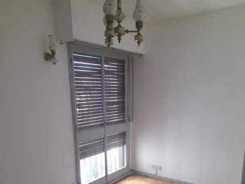 2 AMBIENTES,LUMINOSO EXCELENTE UBICACION.