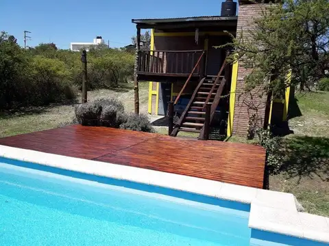 Dos cabañas con pileta en venta en LA BOLSA