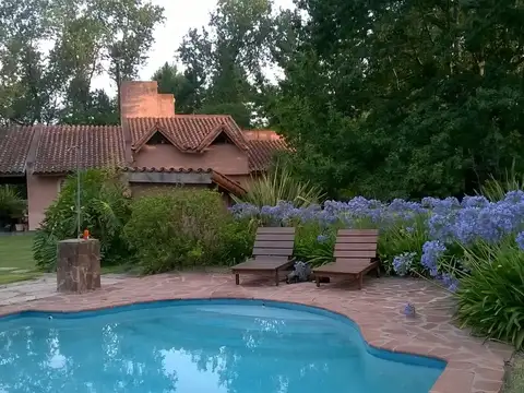 Casa 6 ambientes con 2 baños