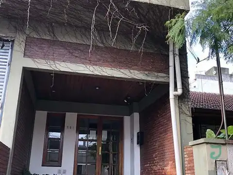 AMPLIO DEPARTAMENTO DE 2 AMBIENTES   EN MUY BUENA UBICACION