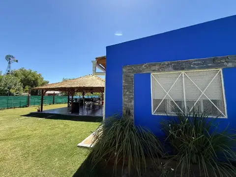 Casa quinta 2 lotes con quincho y pileta en venta