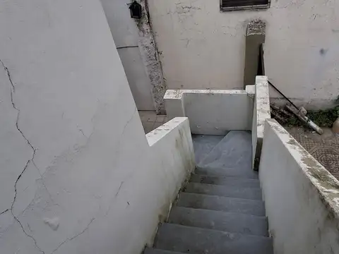VENTA PH DOS AMBIENTES BERNAL CENTRO