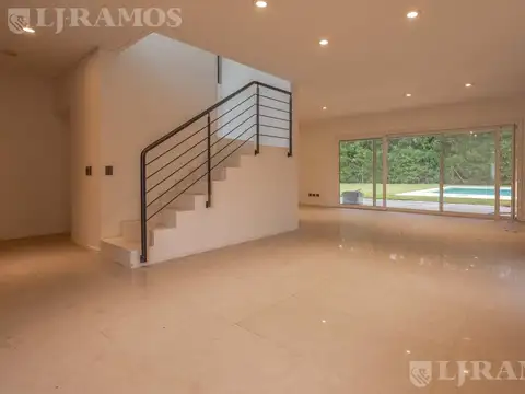 Casa 4 ambientes con 3 baños