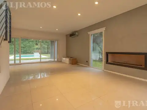 Casa en Alquiler con 1 cochera