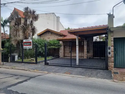 Chalet en una planta 3 amb y amplio quincho/casa auxiliar totalmente equipada parque pileta