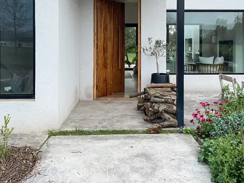 CASA EN VENTA -GENERAL RODRIGUEZ!!