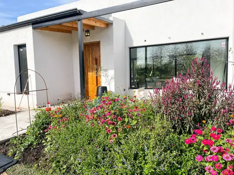 Casa 3 ambientes con 2 baños