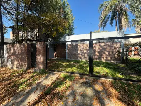 venta casa un dormitorio con patio fisherton R