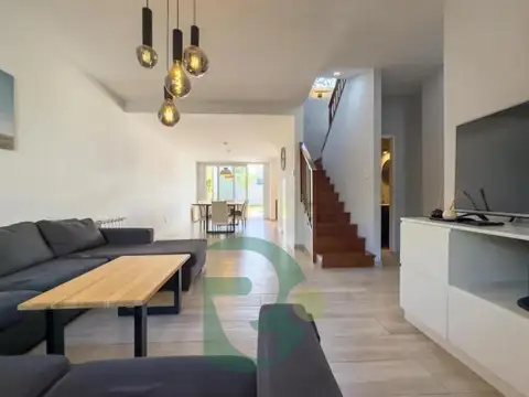 Casa 4 ambientes con 3 baños