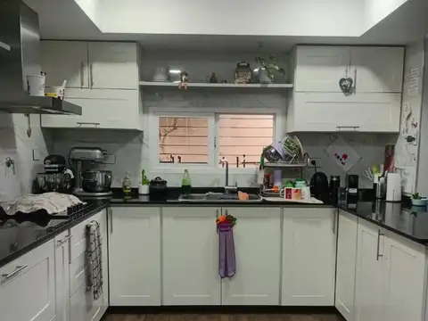 Casa 5 ambientes con 4 baños