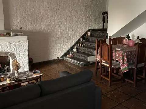 Depto Tipo Casa en Venta 40 años