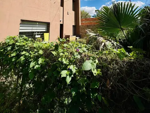 Casa en  Funes de dos dormitorios con patio