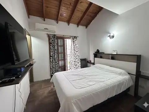 Casa 4 ambientes con cochera y patio, Quilmes en venta