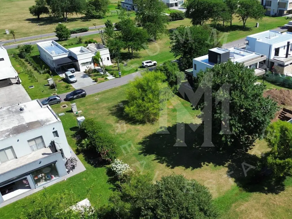 Terreno - 715  m² Total | 36  mts Frente | 20  mts Fondo | 715  m² Construible