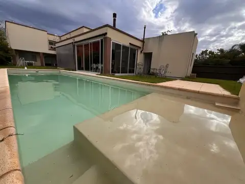 Casa en Alquiler Temporal en Funes, USD 2.800