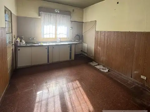 Casa con local en venta en Moreno