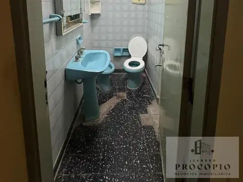 Casa con local en venta en Moreno