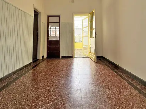 Casa 2 ambientes con 1 baño