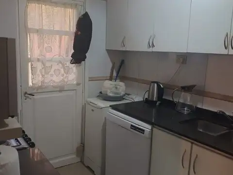 Casa 9 ambientes con 2 baños