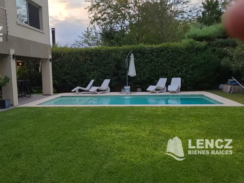 Casa - 1.111  m² Cubierta | A Estrenar | Este | 1.111  m² Terreno