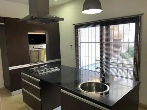 Casa en Venta en San Antonio de Padua, USD 290.000